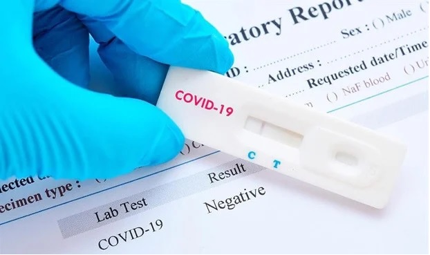 La Sanidad pública no hace test Covid a los enfermos leves