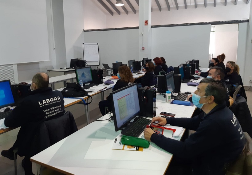 Alumnes del taller 'Forma't Alcoi' completaran la seua formació a l'Ajuntament