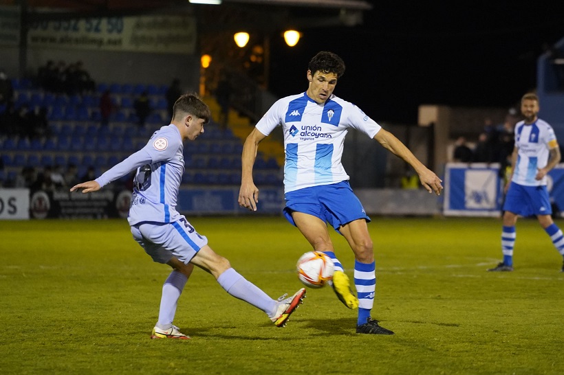 CD Alcoyano, sin centrales pero en el Collao