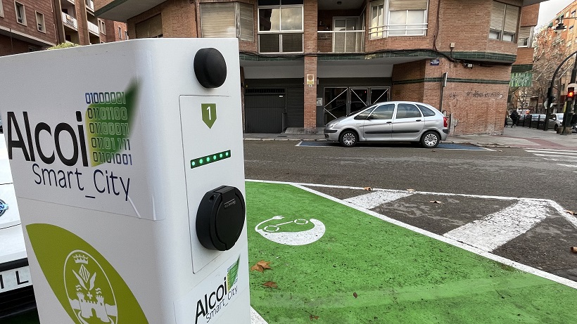 El número de coches eléctricos en Alcoy crece un 175,95%