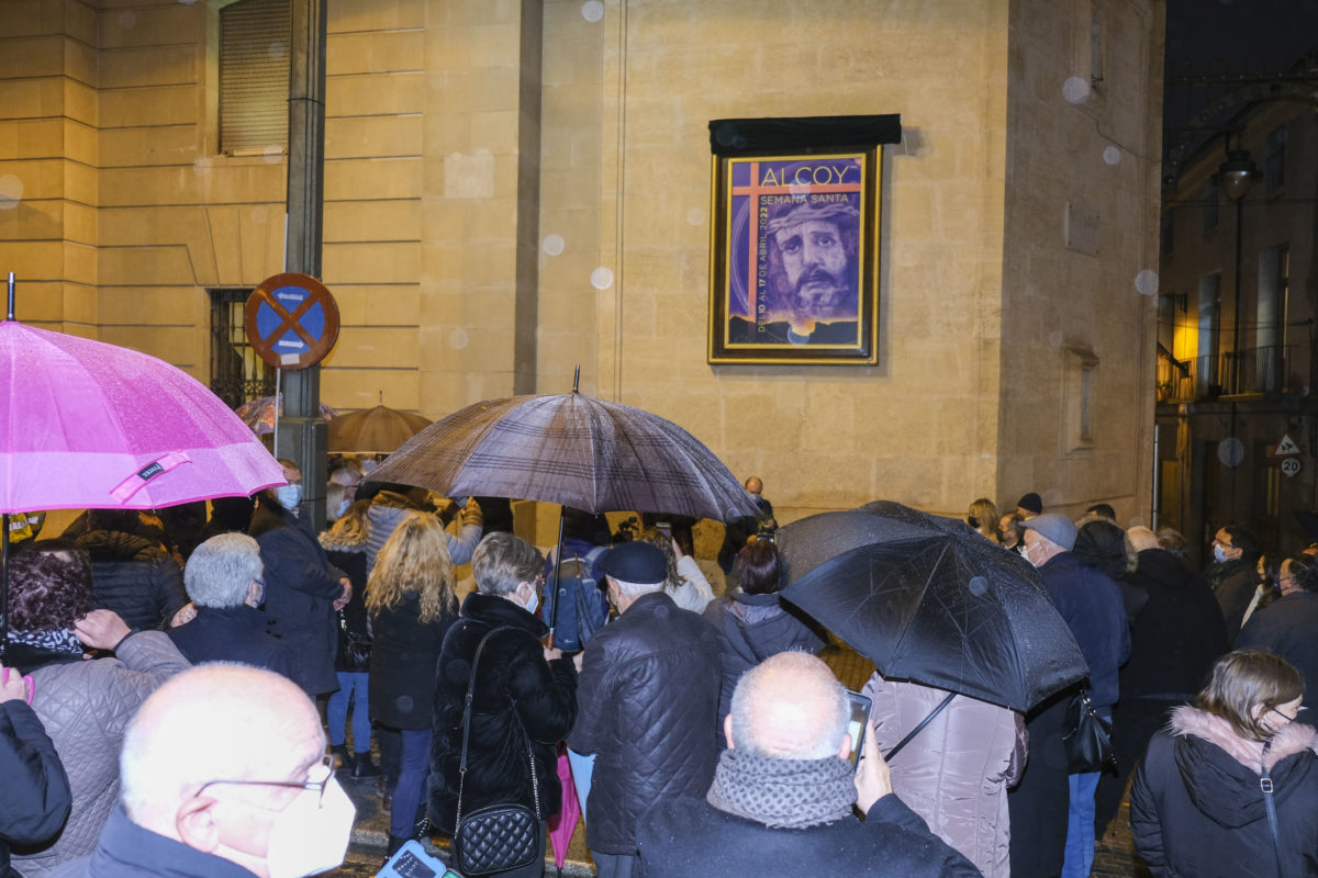 El cartel anuncia la Semana Santa