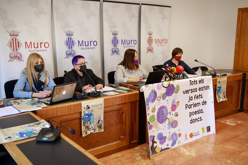 Cartel de lujo en la Festa del Llibre de Muro