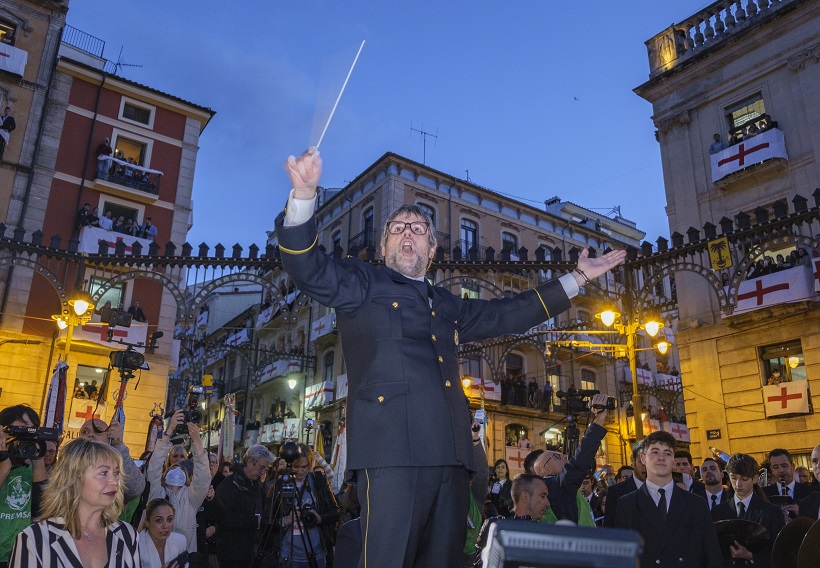 Àngel Lluís Ferrando ha dirigido el "reencuentro" de la Festa con el pueblo de Alcoy