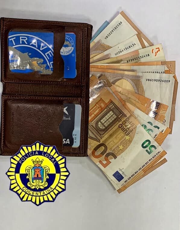 Entrega cartera perdida con 640 euros