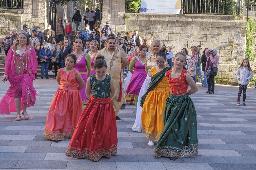 La dansa va recórrer Alcoi en el seu Dia Internacional