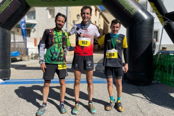 Andrés Jover i Alba Sanegre guanyen el Trail Vall de Seta