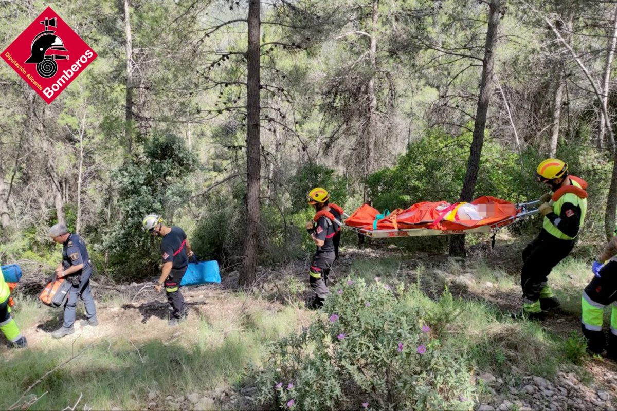 Los bomberos rescatan a una senderista