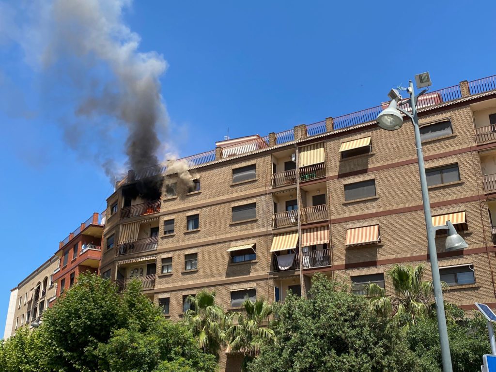 Un incendi calcina un habitatge