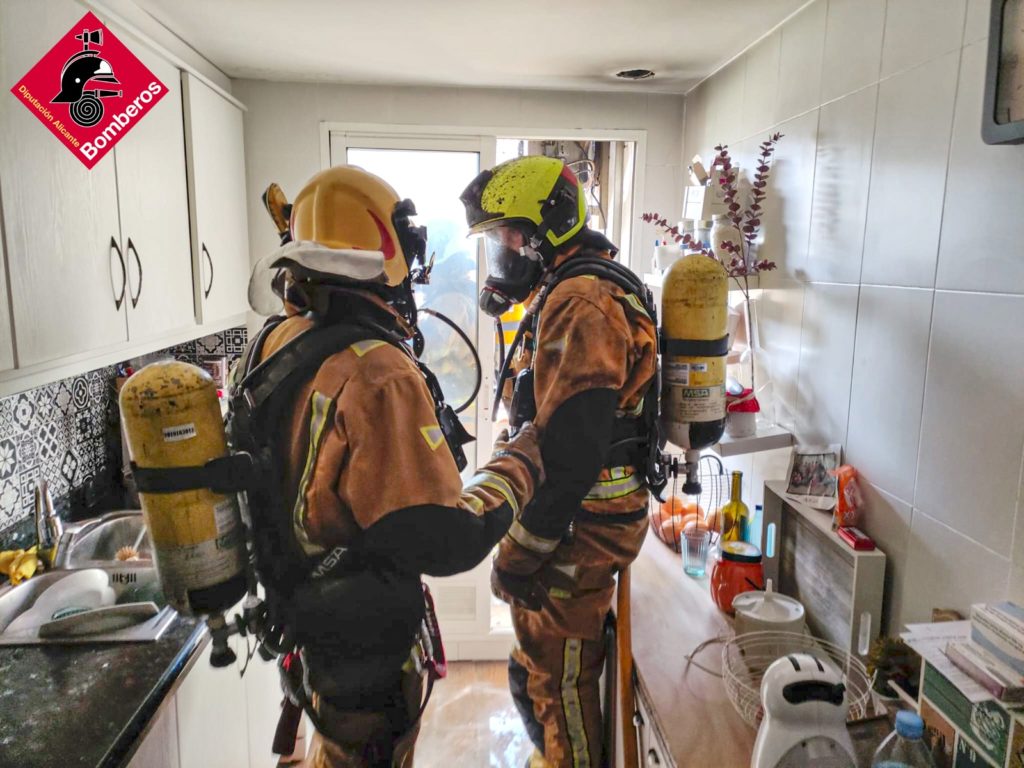 Incendi al balcó d'un habitatge a Alcoi