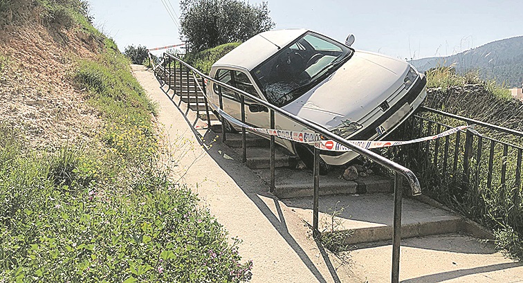 Aparece accidentado en Batoi un coche que había sido robado