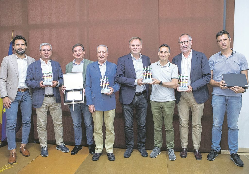 Ateval premia a les firmes