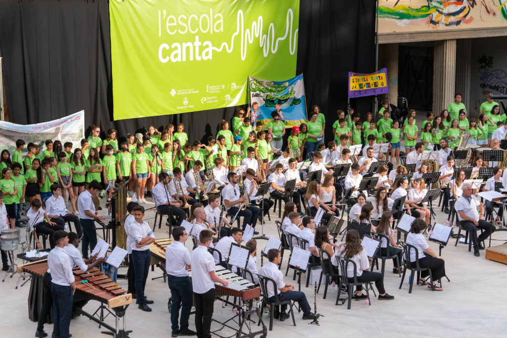 Cerca de 400 escolares participan en el concierto colectivo de Escola Canta