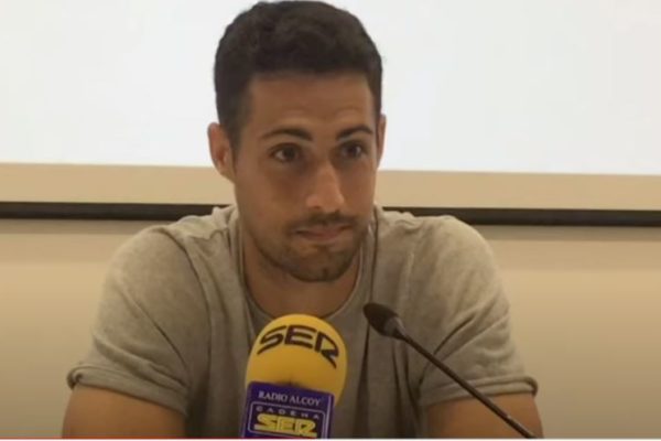 Presentación de Álvaro Vega como nuevo jugador del Alcoyano