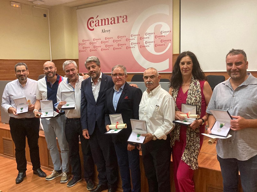 Homenaje a miembros salientes de la Cámara de Comercio de Alcoy