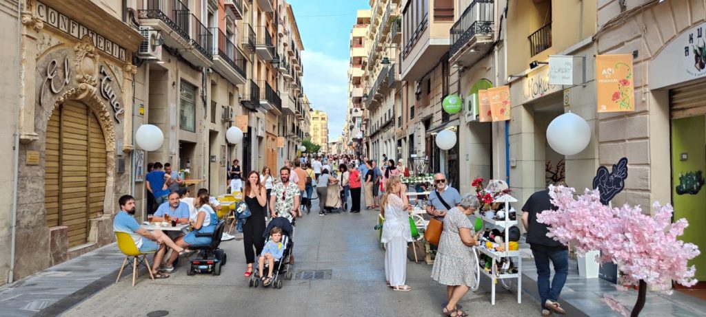 Èxit de la Nit Oberta amb àmplia ofereix comercial i hostalera