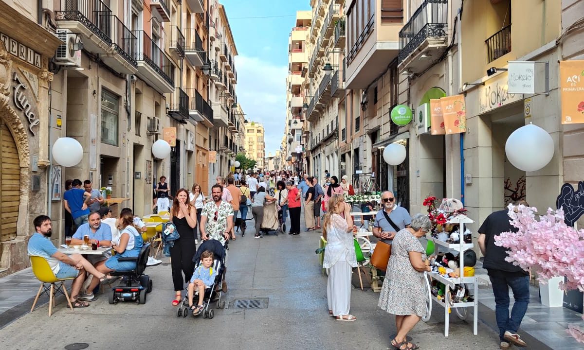 Èxit de la Nit Oberta amb àmplia ofereix comercial i hostalera