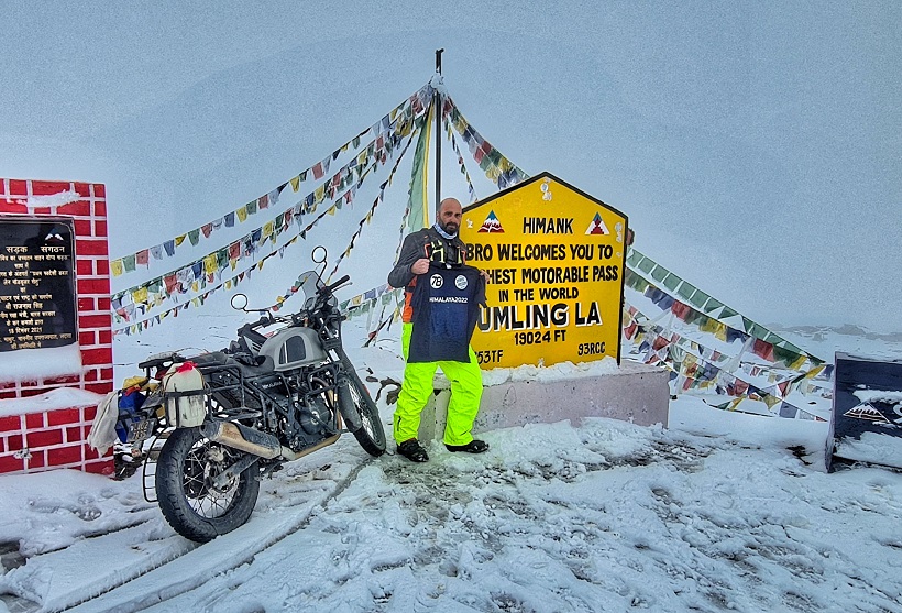 Luis Sainz recorre las carreteras más peligrosas del Himalaya en moto