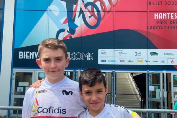 Dos jóvenes alcoyanos representan al Club BMX Alcoy en Nantes