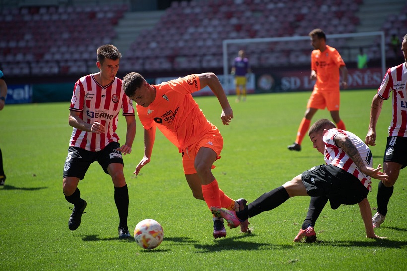 L'Alcoyano allunya fantasmes amb un golàs de Raúl Alcaina