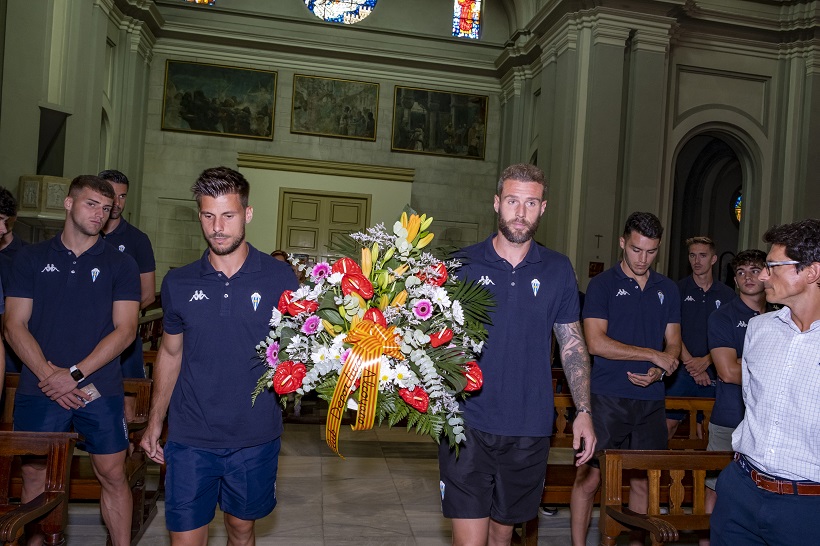 La plantilla de l'Alcoyano va complir amb la tradició