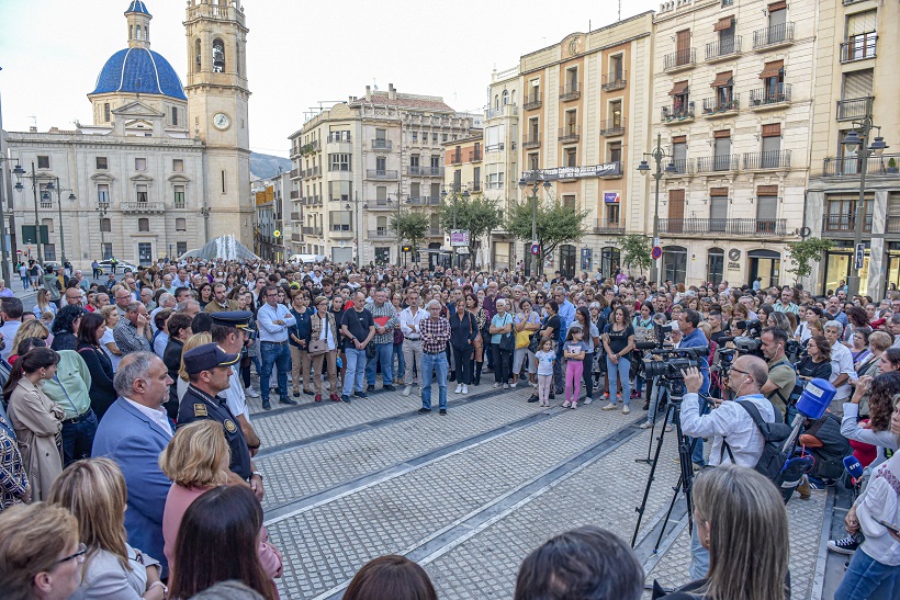 Condena del pueblo de Alcoy al crimen machista del pasado fin de semana