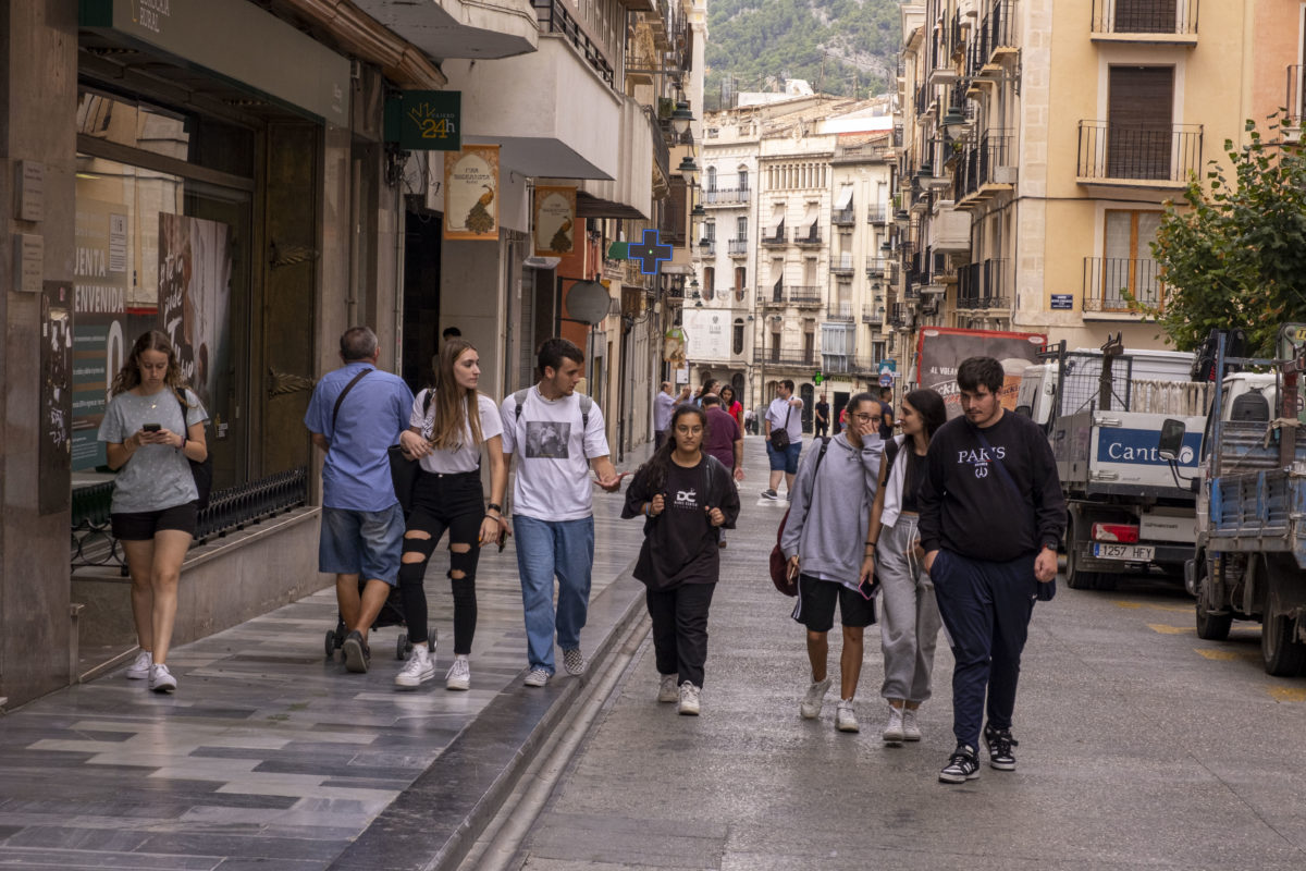 Una trentena de veïns signen