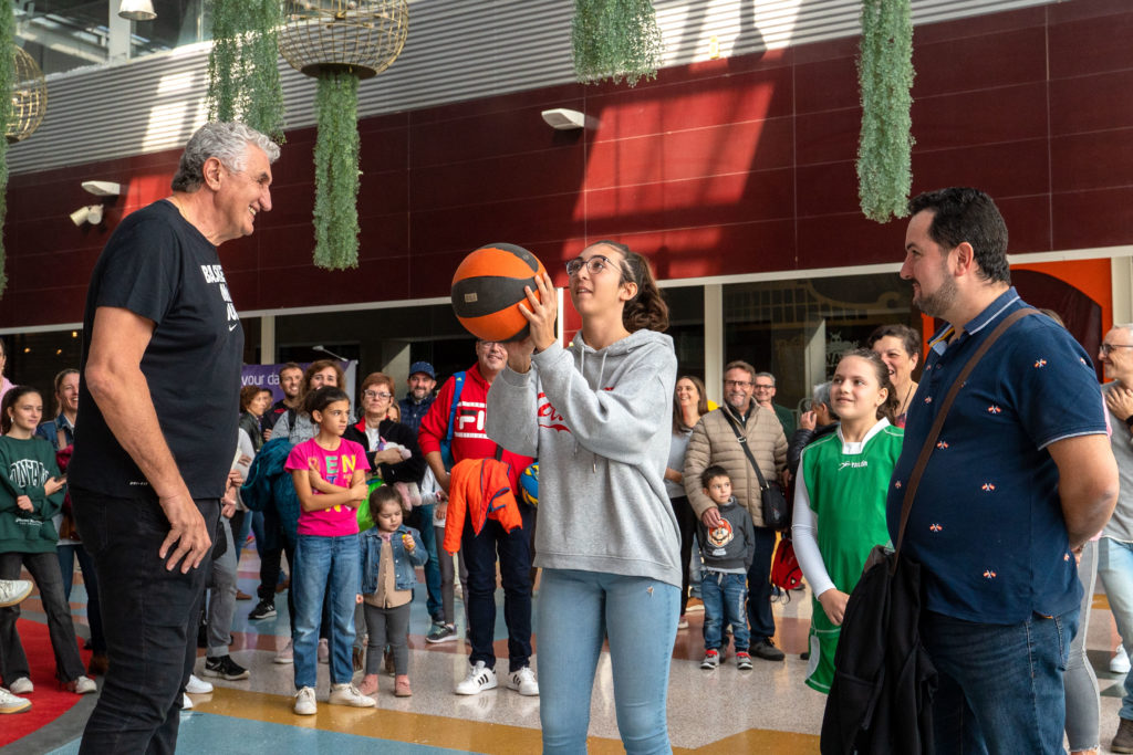 Fernando Romay transmite su "Buenrrollismo" en el CC Alzamora