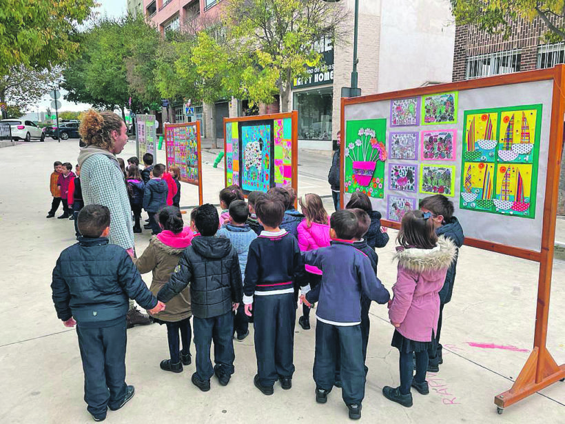 El arte de Karla Gerard en el colegio Esclavas