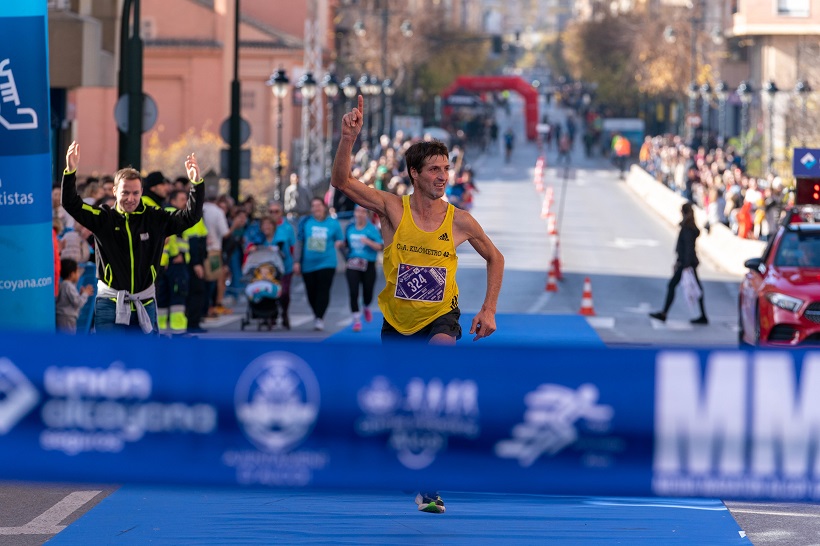 Andrés Micó recupera el reinado en el Medio Maratón Unión Alcoyana Seguros