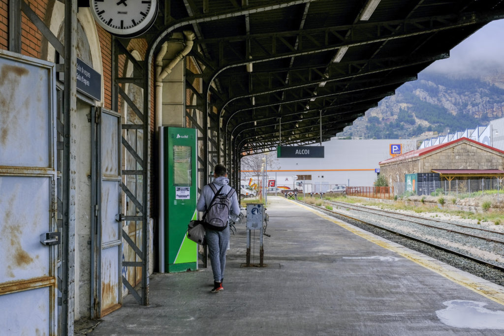 Dotze empreses opten a les obres del tren Alcoi-Xàtiva