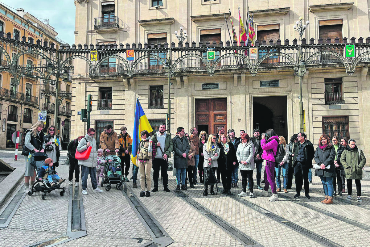 Concentració a Alcoi en el primer aniversari de la guerra a Ucraïna