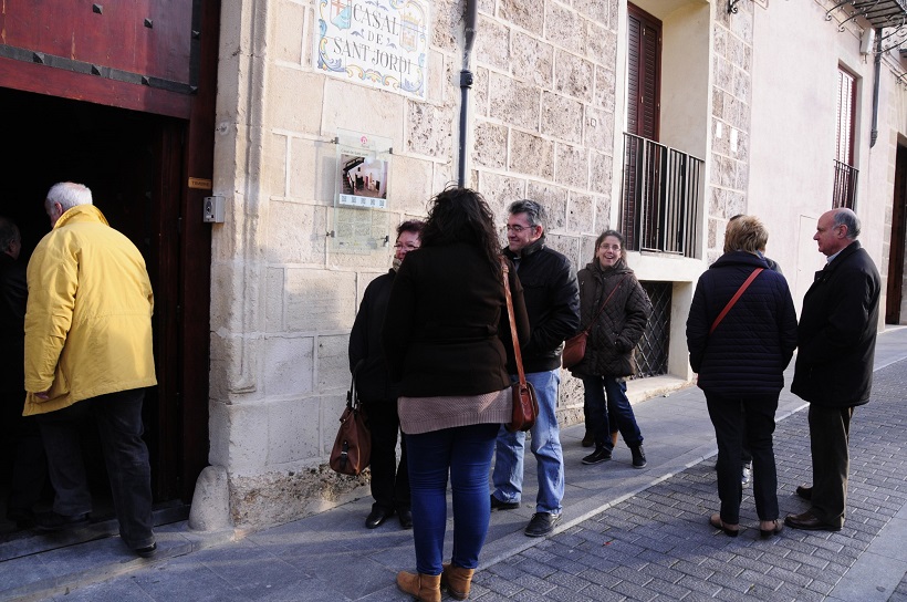 Gran demanda de cadires per a presenciar les Entrades