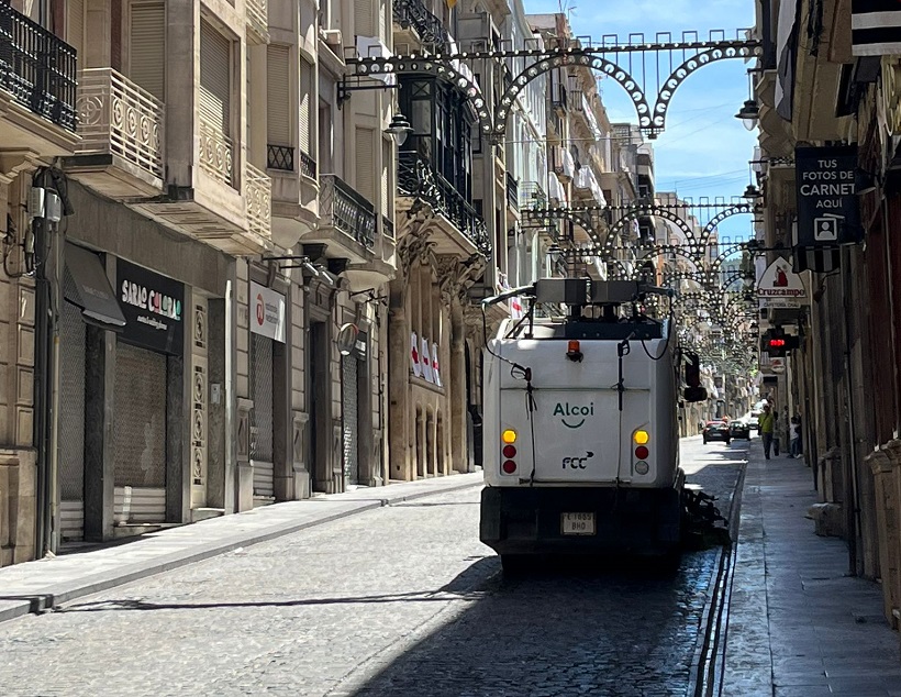 Alcoi treballa per a tornar a la normalitat després de les festes de Moros i Cristians