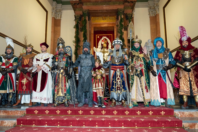 Protagonismo para Sant Jordiet en una multitudinaria procesión de la Reliquia