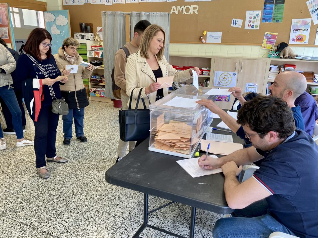 La participación alcanza en Alcoy el 56%