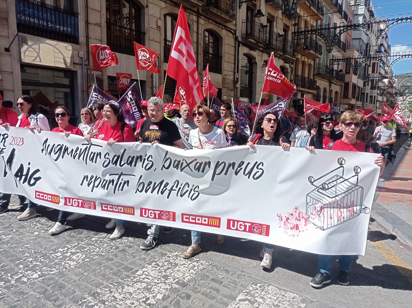 Un millar de personas piden mejores salarios en el Primero de Mayo