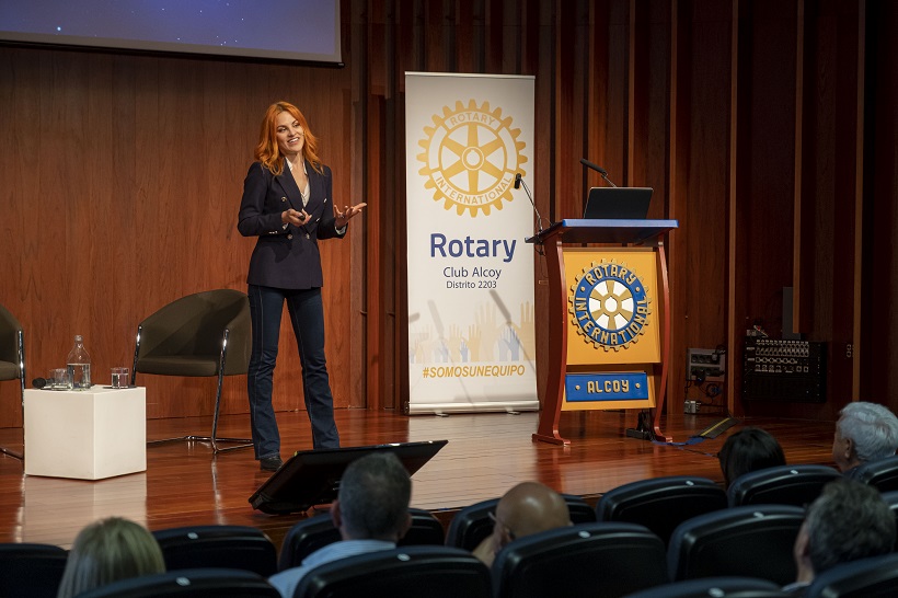 El Rotary Club Alcoy aborda los valores en el mundo empresarial