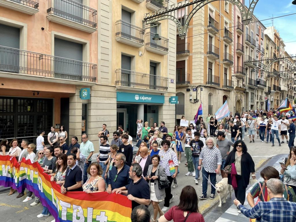 La manifestació de l'Orgull LGTBI plena de gent i colorit els carrers