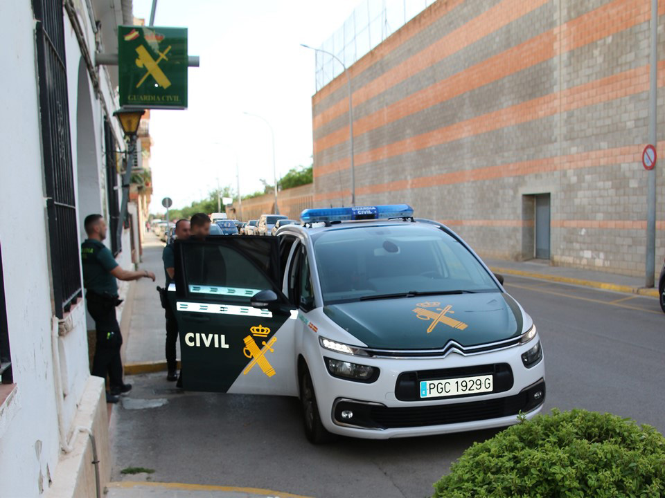 La Guardia Civil detiene a tres personas