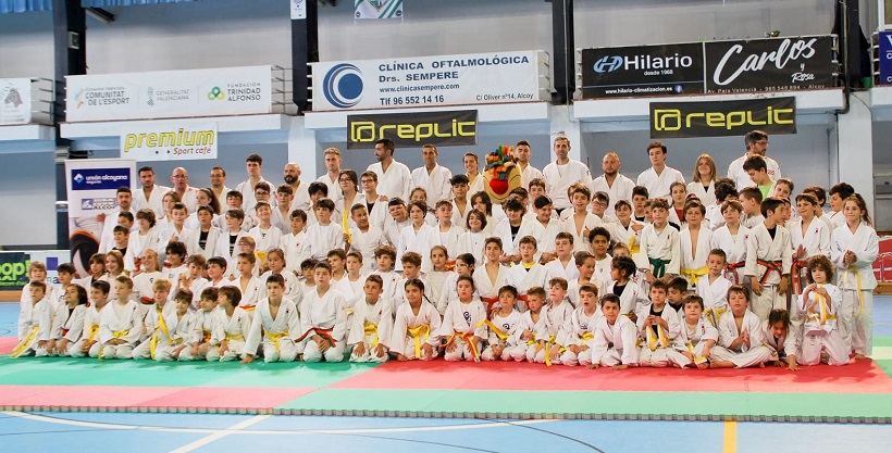 El Judo Club Alcoi reuneix 150 alumnes en la clausura del curs