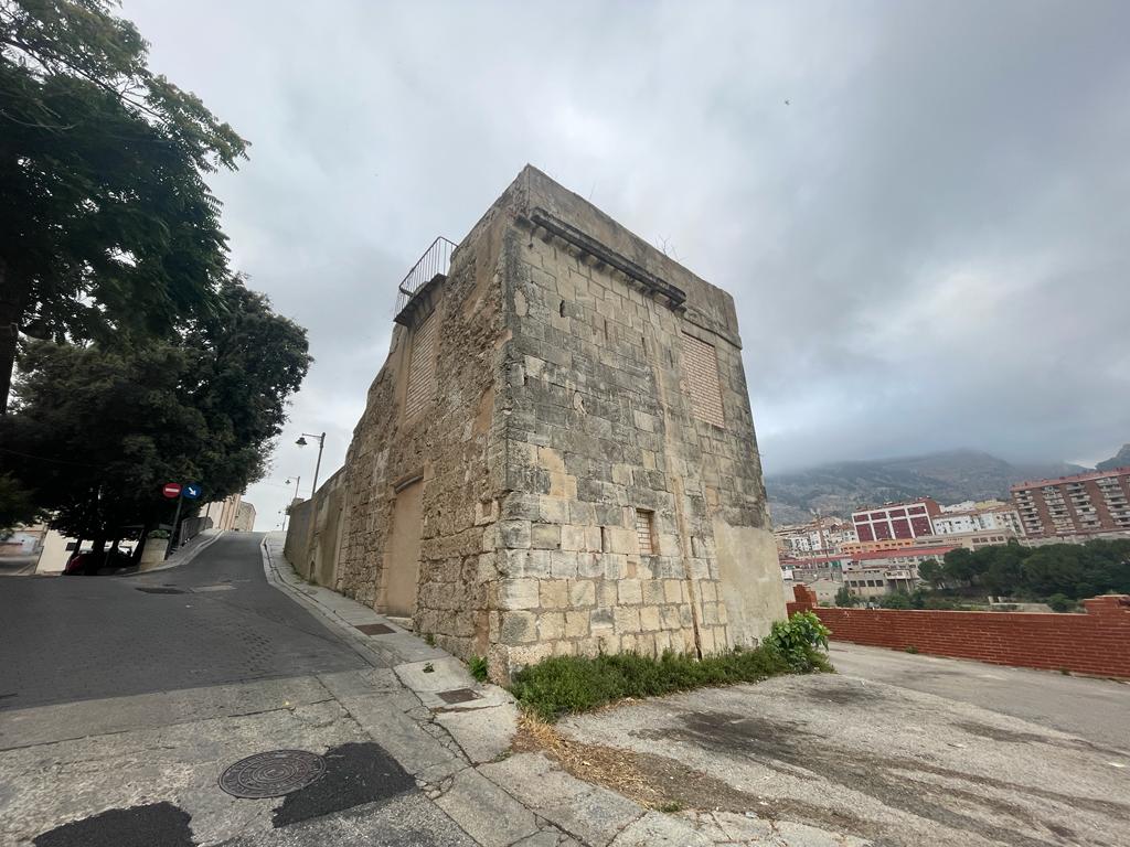 Obras para recuperar la torre-portal