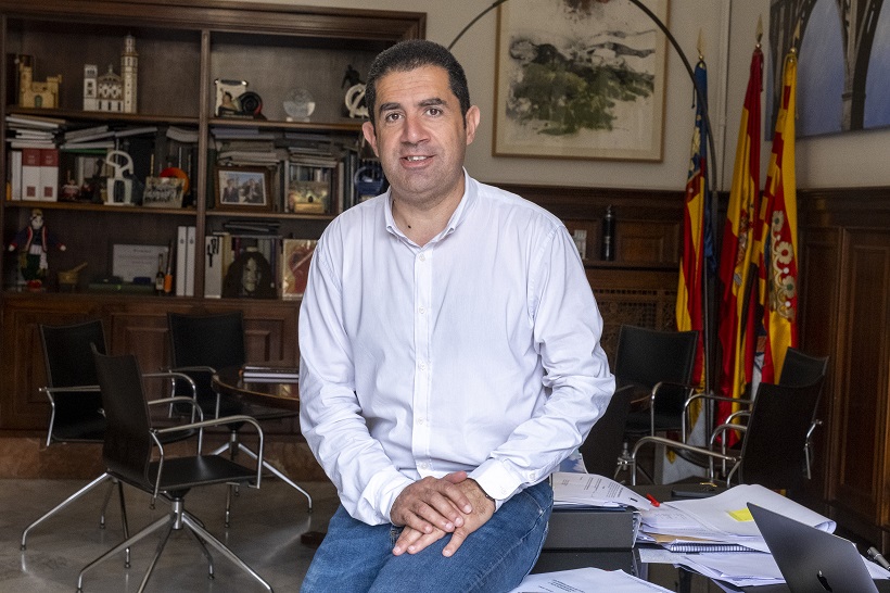 Toni Francés: “El ataque del PP no evitará que siga tendiendo la mano”