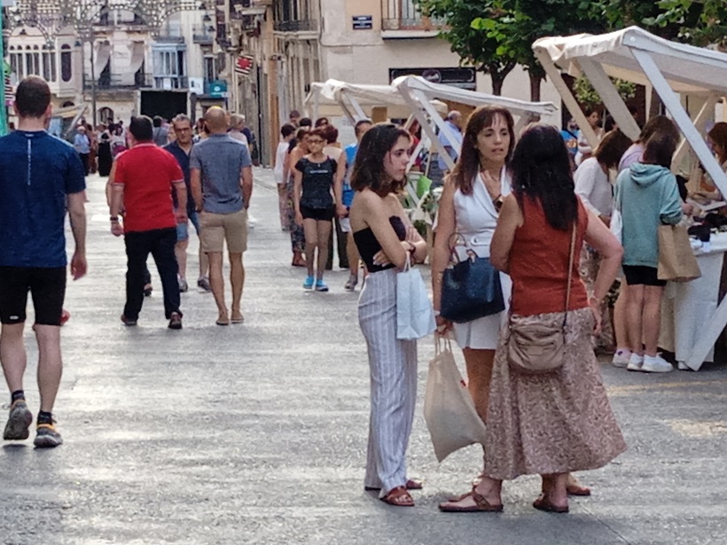 La Nit Oberta llena de ambiente comercial las calles del Centro