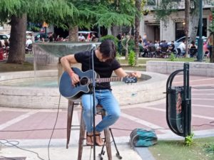 La Nit Oberta llena de ambiente comercial las calles del Centro