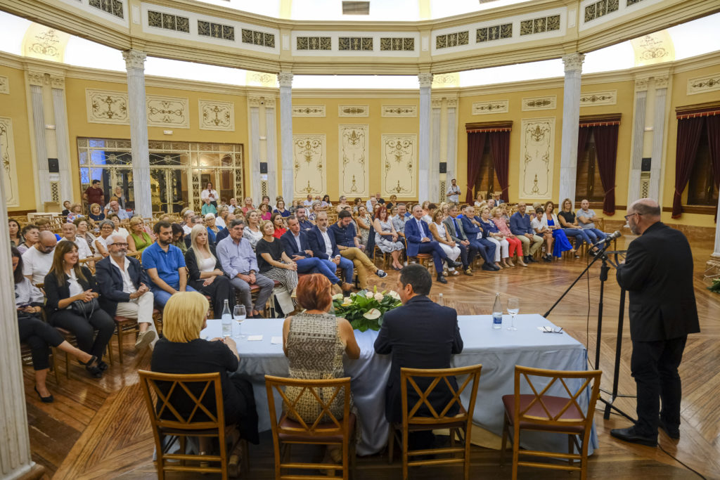 Alcoi s'entrega a la Mare de Déu dels Lliris