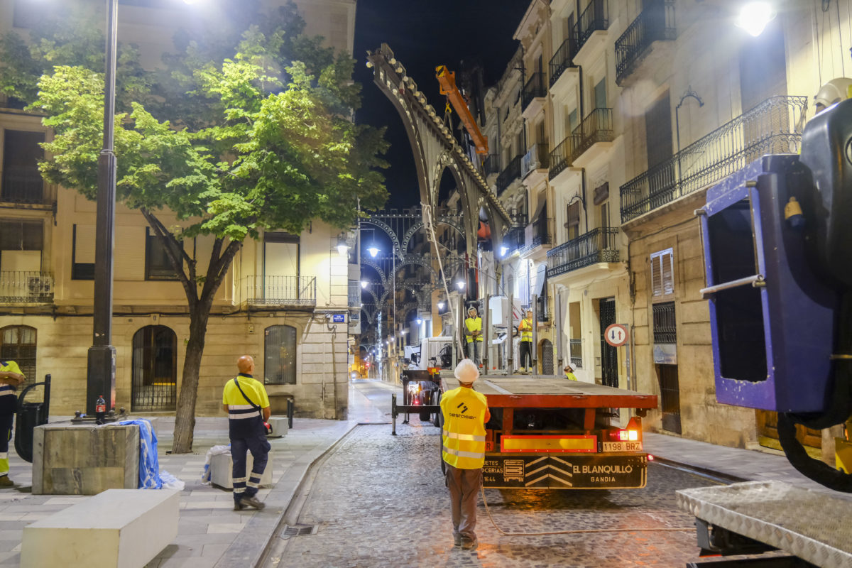 Adiós a la enramada festera en pleno septiembre