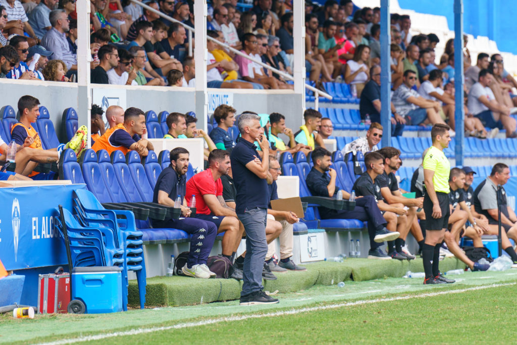 L'Alcoyano i Vicente Parras es juguen molt davant el Linares