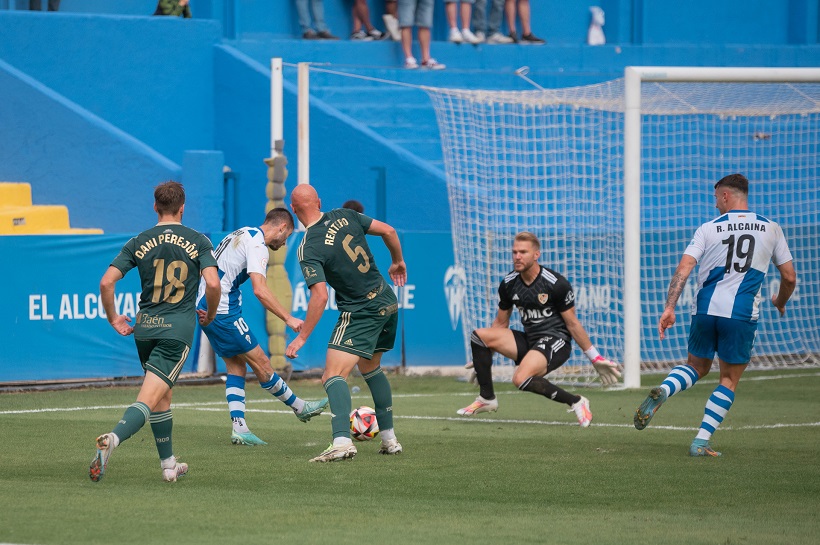 El Alcoyano vuelve a marcar pero no consigue ganar