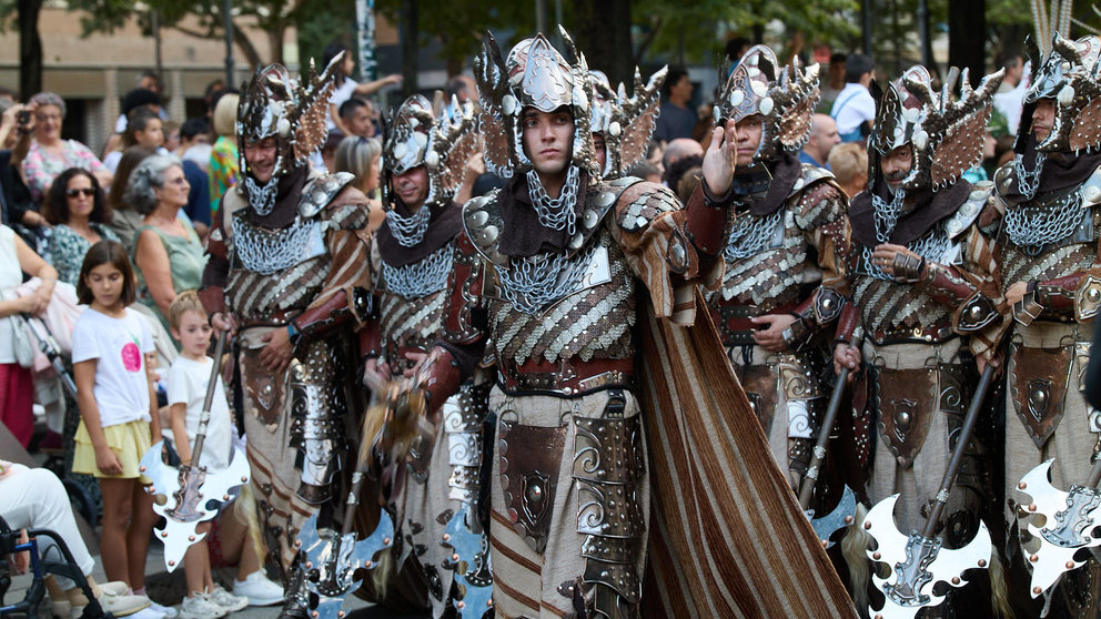 Les filaes Asturians i Benimerins porten la Festa a Pamplona