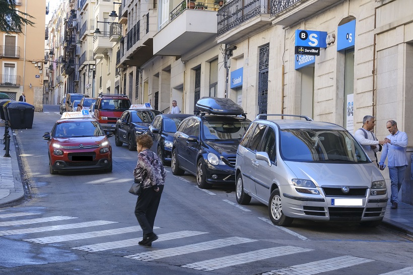 Los coches vuelven a campar por el Centro